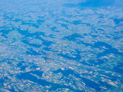 人类发展报告对德国南部农村地区小城镇的空中观察图片