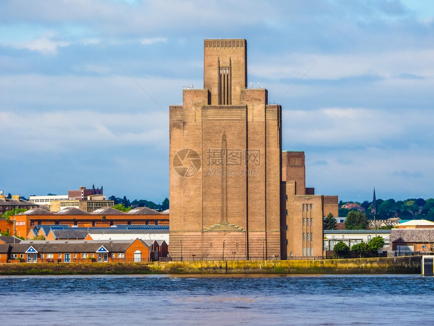 Birkenhead在利物浦人类发展报告中的观点英国利物浦的Mersey河对面Birkenhead天线的高动态范围HDR视图图片