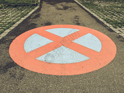老式的禁止停车标志寻找禁止停车区的路标图片
