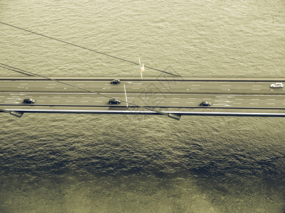 在莱茵河上杜塞尔多夫的现代汽车桥上寻找现代汽车桥图片