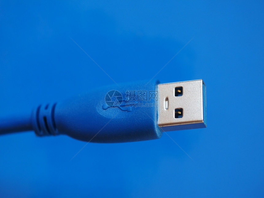 蓝色的USB插件蓝色背景的计算机插件图片