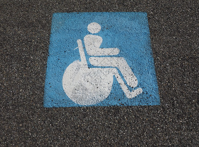 残疾人交通标志残疾人交通信号停车场的残疾人交通信号图片