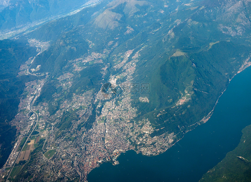 卢加诺湖空中观察意大利卢加诺湖空中观察图片