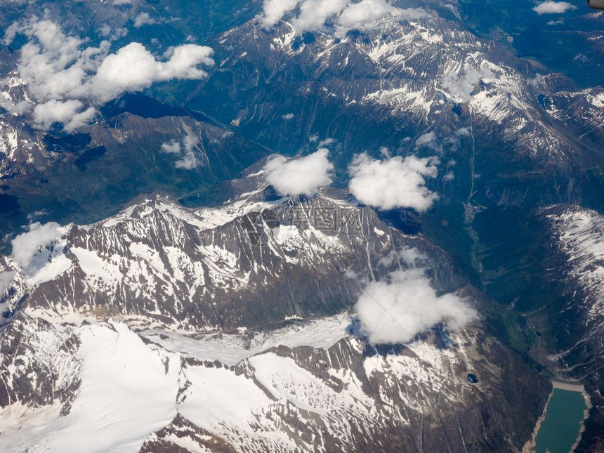 对瑞士阿尔卑斯山的空中观察对欧洲瑞士阿尔卑斯山的空中观察图片