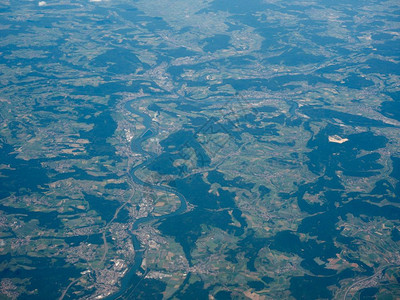 黑色森林的空中观光Schwarzwald的空中观光意指德语中的黑森林图片