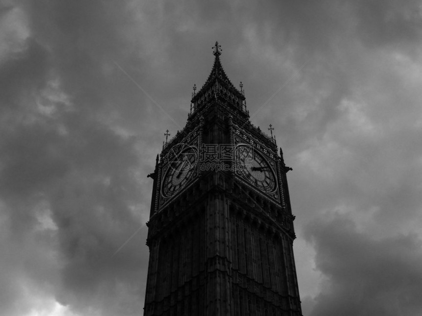 伦敦议会大厦的云层英国伦敦议会大厦的阴云笼罩着图片