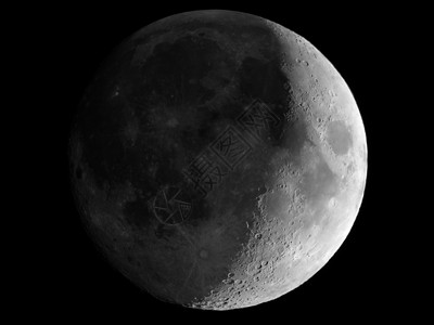 以望远镜观测到的怀轴新月用天文望远镜观测到的怀轴新月43黑白近作物用我自己的望远镜采集没有使用美国航天局的图像背景图片