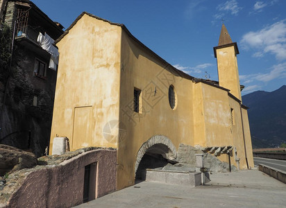 唐纳村的圣奥索教堂中世纪唐纳村的圣奥索教堂图片