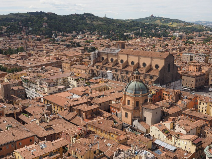 博洛尼亚空中观察意大利博洛尼亚市Maggiore广场和SanPetronio教堂PiazzaMaggiore广场和SanPetr图片