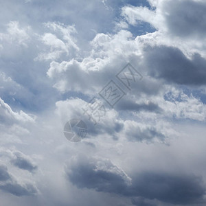 云层背景的暴天空层作为背景有用图片