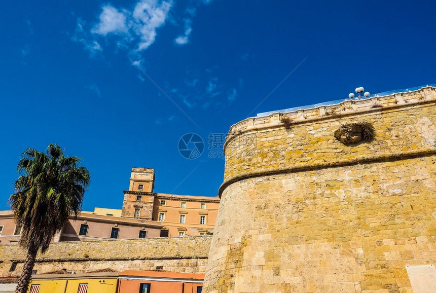 卡利亚里hdr的Casteddu意思是城堡区Castelloquarter又名Castedduesusu意思是Sard的上城堡意图片