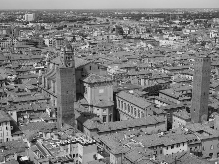 意大利博洛尼亚市的空中观察黑白图片