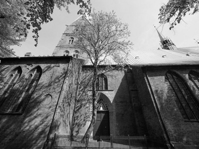德国魁北克省StAegidienStGiles教堂黑白图片