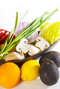 各种新鲜蔬菜和水果治疗饮食和营养的基础图片