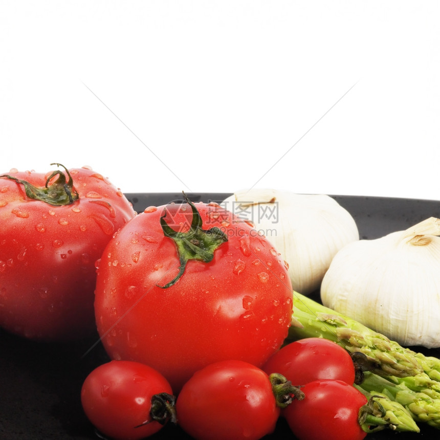 新鲜西红柿番茄作为paragus和大蒜典型的地中海食品图片