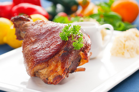 熟猪肉白色传统服务高清图片