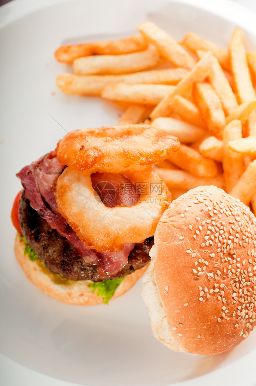 美国经典汉堡三明治洋葱环和薯条更美味的食品图片