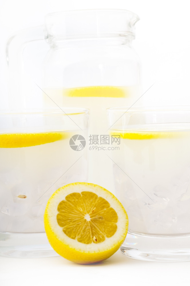 新鲜柠檬水饮料切片特制和投手咖啡厅图片