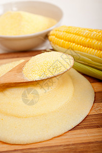 意大利北部传统玉米面粉奶油加作物图片