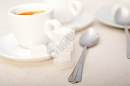 意大利咖啡新鲜酿制的大型糖立方图片