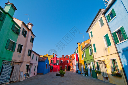 意大利布罗拉诺威尼斯岛有传统多彩房屋图片