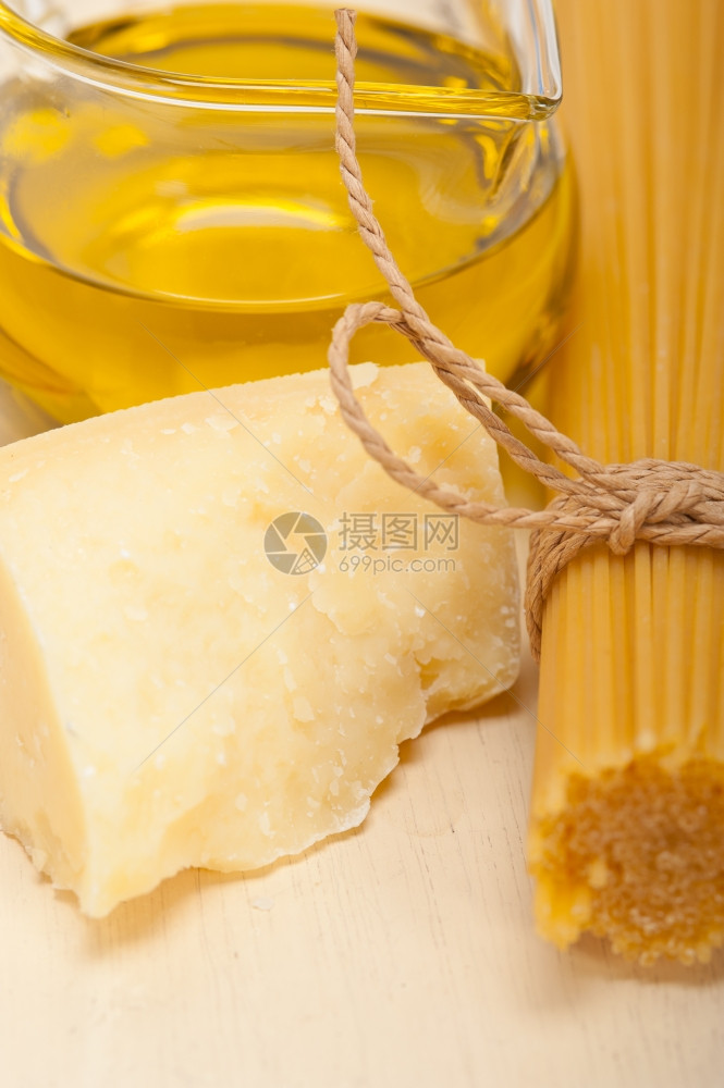 意大利面食基本品成分干酪奶和额外处方橄榄油图片