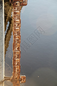 旧水坝的高度测量系统图片