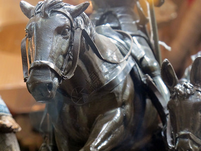 以马形式雕刻的青铜塑图片