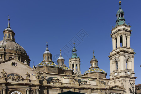 努埃斯特拉塞诺拉德尔皮拉尔大教堂建于1681年位于西班牙萨拉戈萨图片