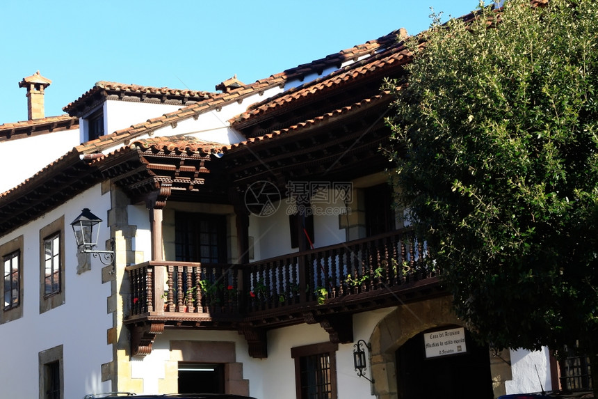 西班牙世界遗产镇圣蒂利亚纳德马的典型住房图片