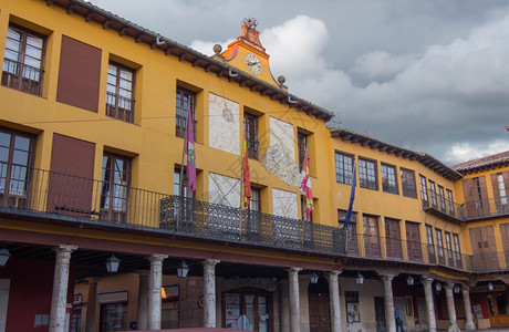 西班牙托尔德拉斯街市古老主广场背景图片