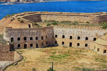 西班牙卡塔赫纳市古代海岸防卫总部的废墟图片