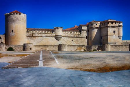 西班牙奎利亚尔城的伟大堡背景图片