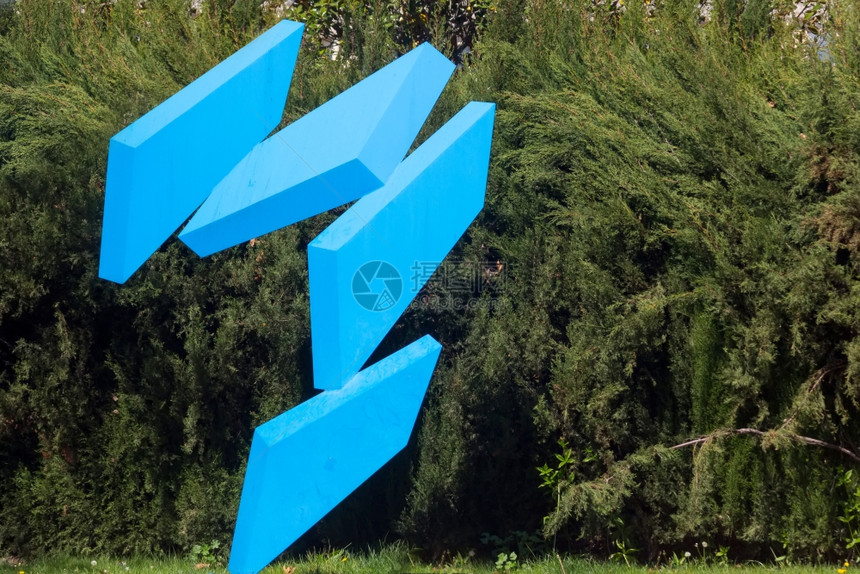 构成3D的现代抽象雕塑蓝块图片