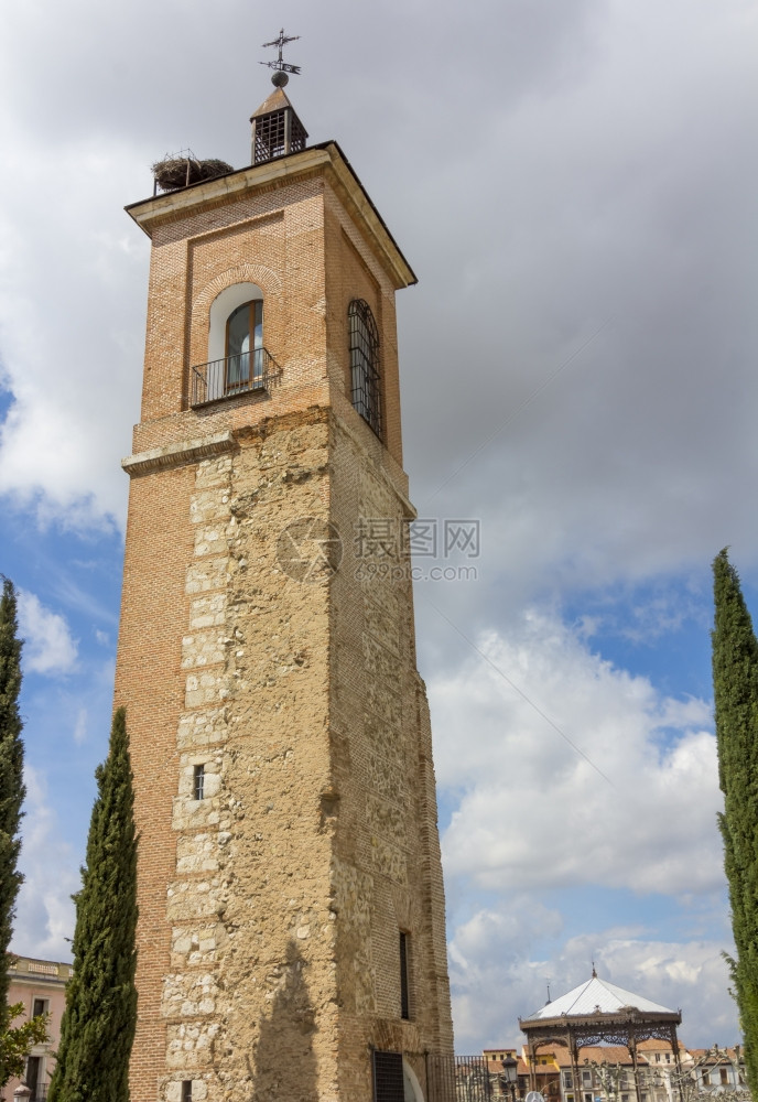 前塔楼小教堂阿尔卡拉德赫纳雷斯西班牙图片