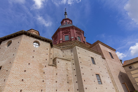 西班牙阿卡拉德赫纳雷斯洛斯会教堂高清图片