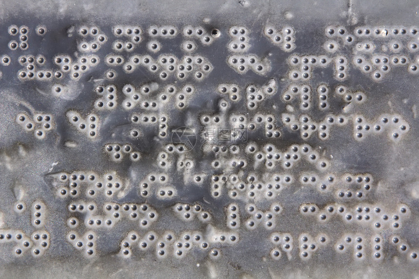 旧金属板上的盲文字母图片