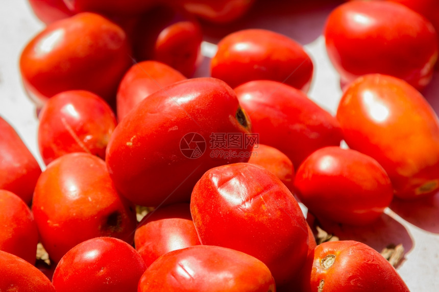 新鲜红绿番茄图片