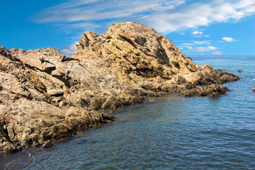 地中海沿岸的岩石图片