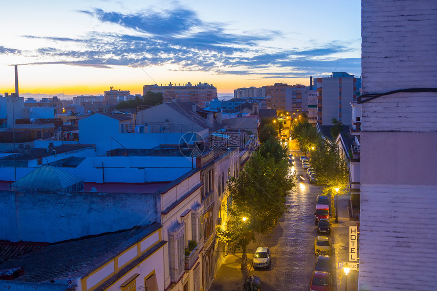 西班牙加的斯赫雷斯德拉弗朗特拉市美丽黎明的街道图片