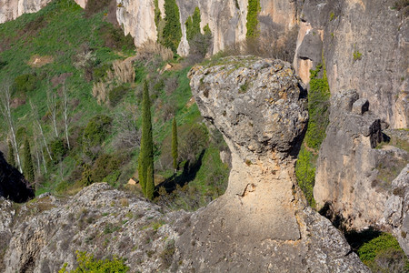 西班牙昆卡市奇特形状的花岗岩图片