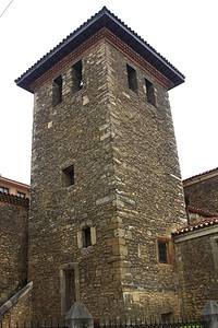 西班牙旧天主教堂钟楼图片