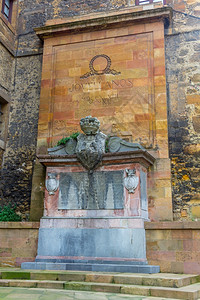 纪念西班牙奥维多的约韦拉诺斯纪念碑图片
