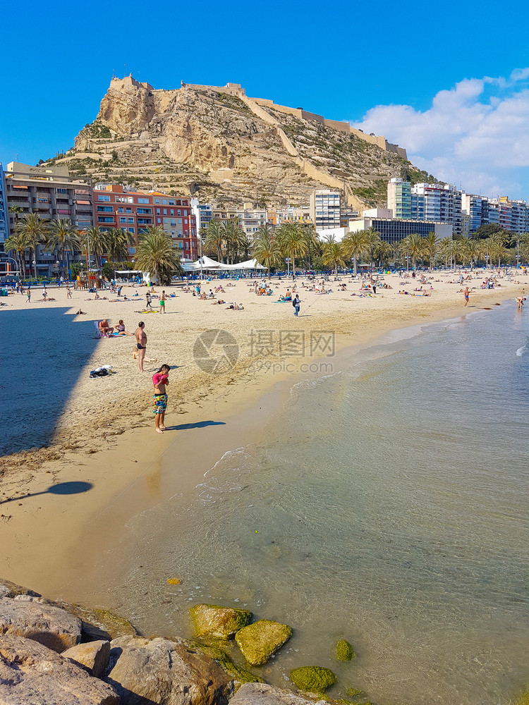 Alicante2017年4月日西班牙阿利坎特圣芭拉城堡的后座海滩图片