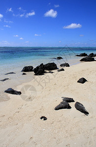 毛里求斯海滩上的岩石图片