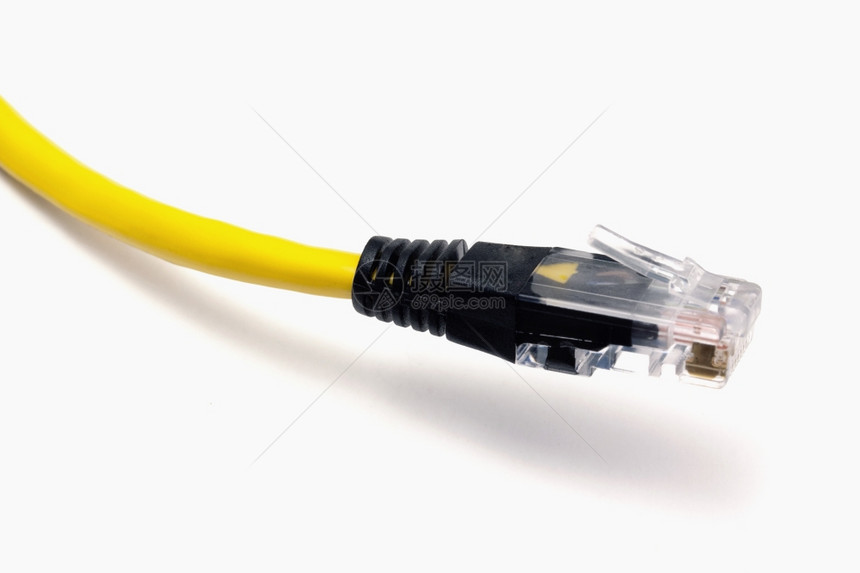 计算机网络白色背景上隔离的计算机网络电缆图片