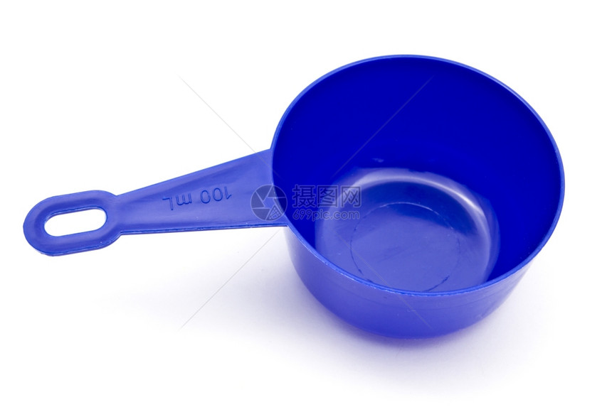 蓝度量勺子关闭白背景的蓝度量勺子图片