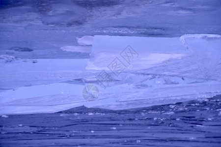 冰冻湖冬季风景图片