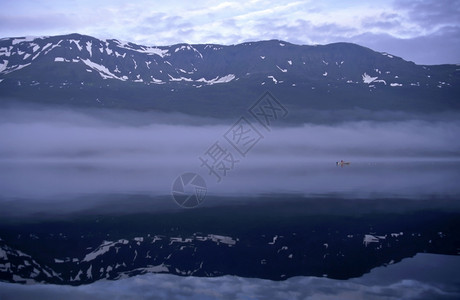 挪威山地和海洋自然景观图片