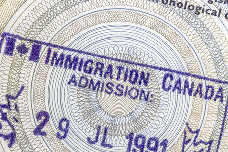 加拿大移民印章对护照的封锁高清图片